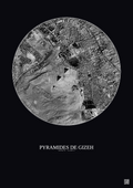 Affiche Pyramides De Gizeh – Poster vue satellite 2.5km N&B | Gravura – Fond foncé